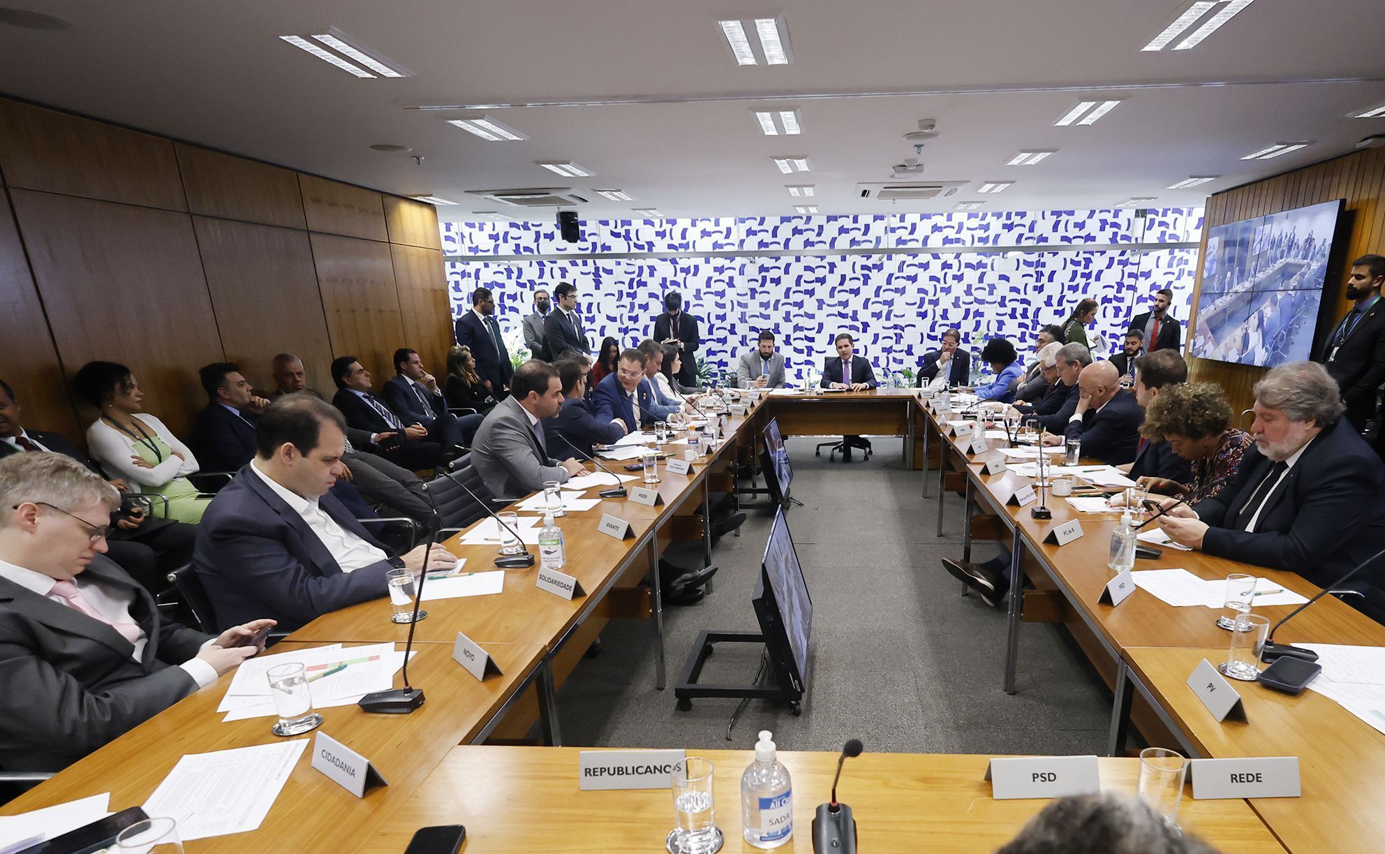 Líderes voltam a debater anistia e oposição espera urgência nesta quarta