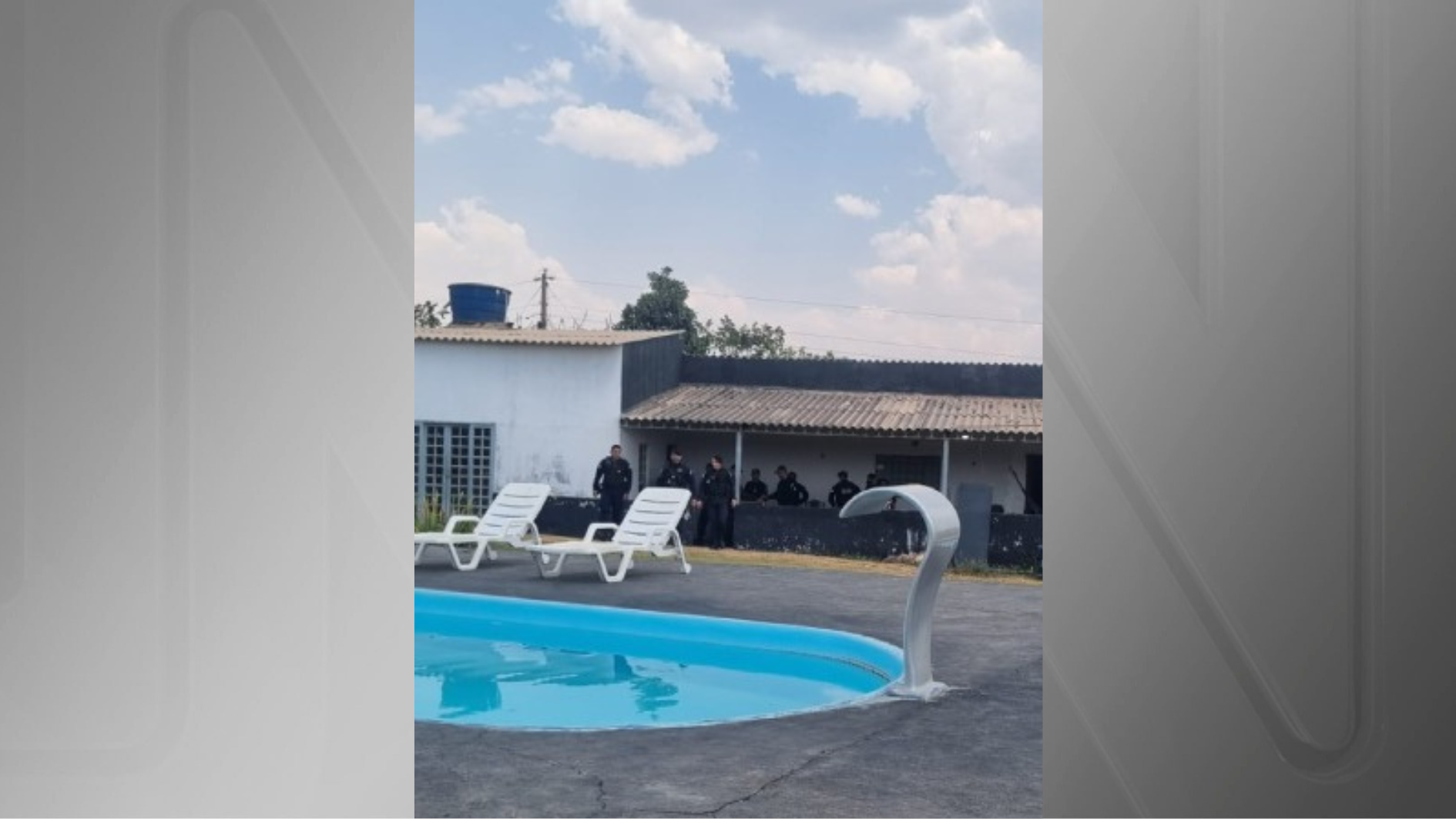 Adolescente é mantida em cárcere e estuprada após ser levada à chácara