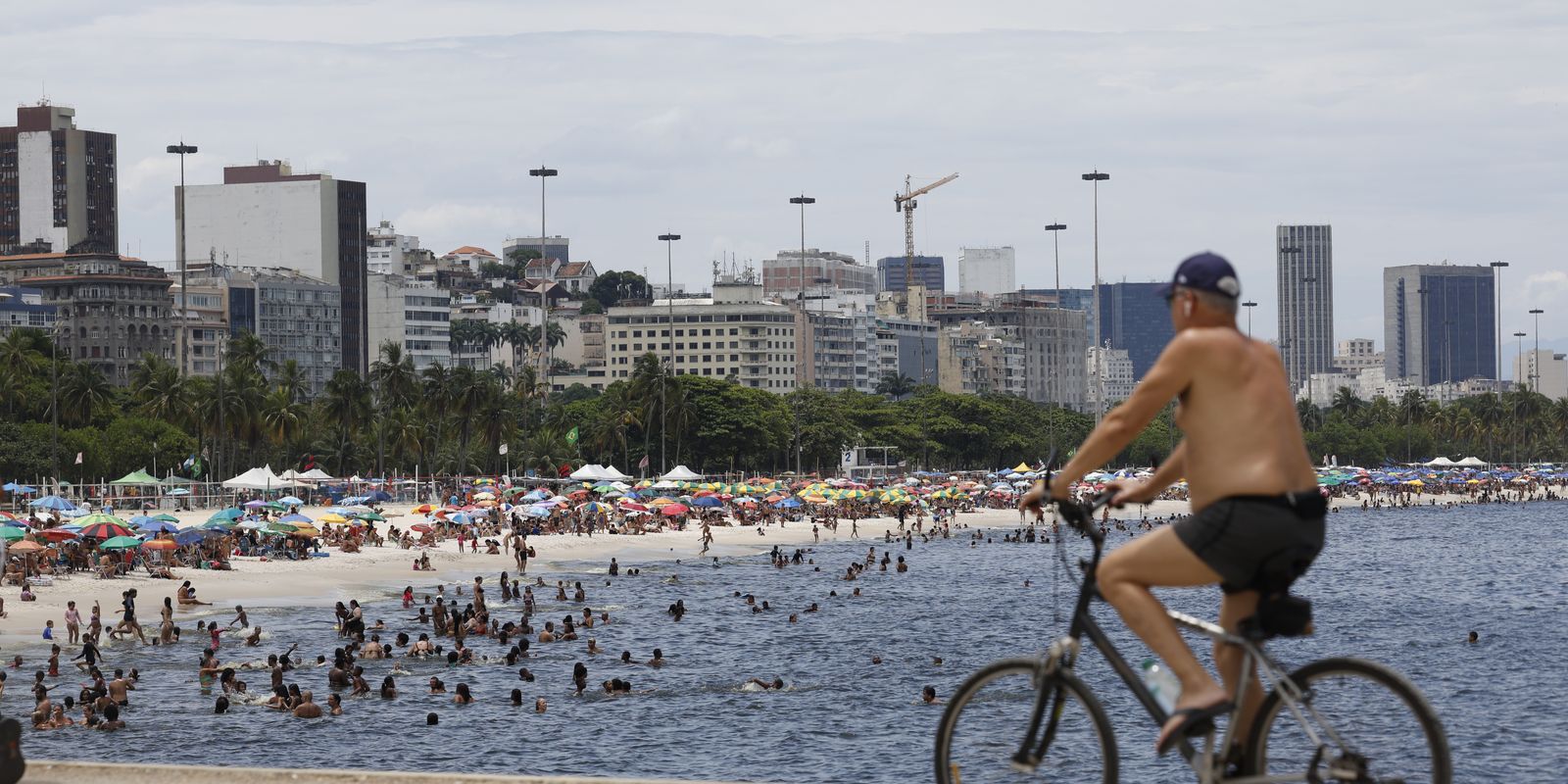 Rio teve um dia de sol forte, mas o final de semana o tempo muda
