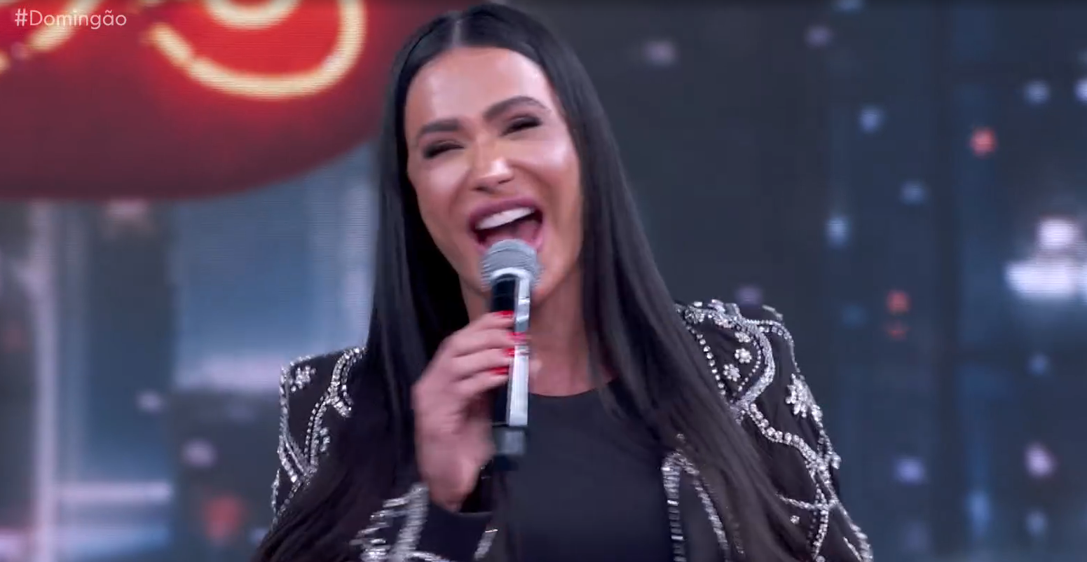 Gracyanne Barbosa se interessa por homem que gosta de abdominais na cama