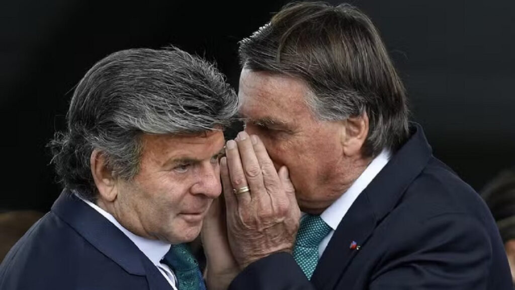 Rumores indicam que Luiz Fux pode ser o nome apoiado por Jair Bolsonaro para disputar a presidência em 2026. Veja cenários e análises.