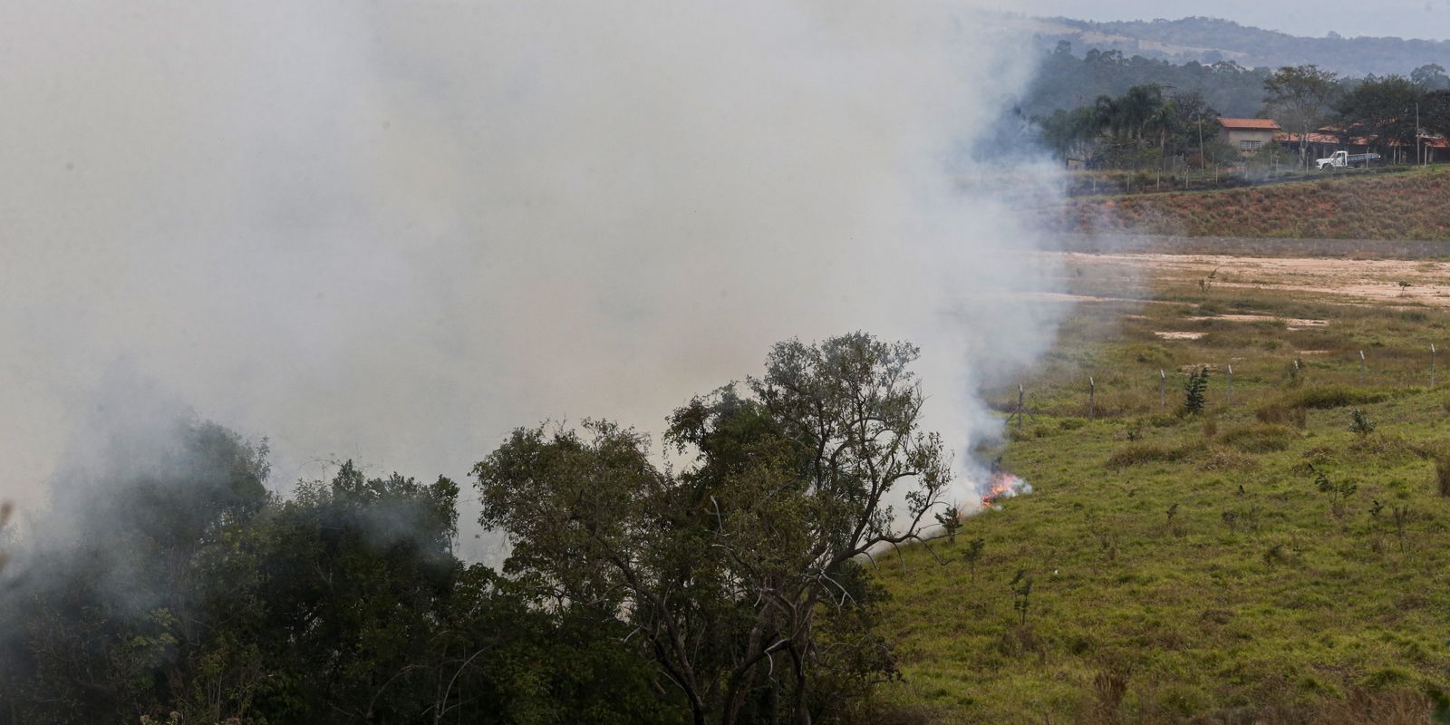 Risco de clima seco e queimadas permanece alto no interior do país
