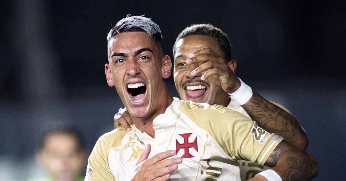 Vasco aproveita expulsão, vence o Bahia e se distancia do Z4 no Brasileirão