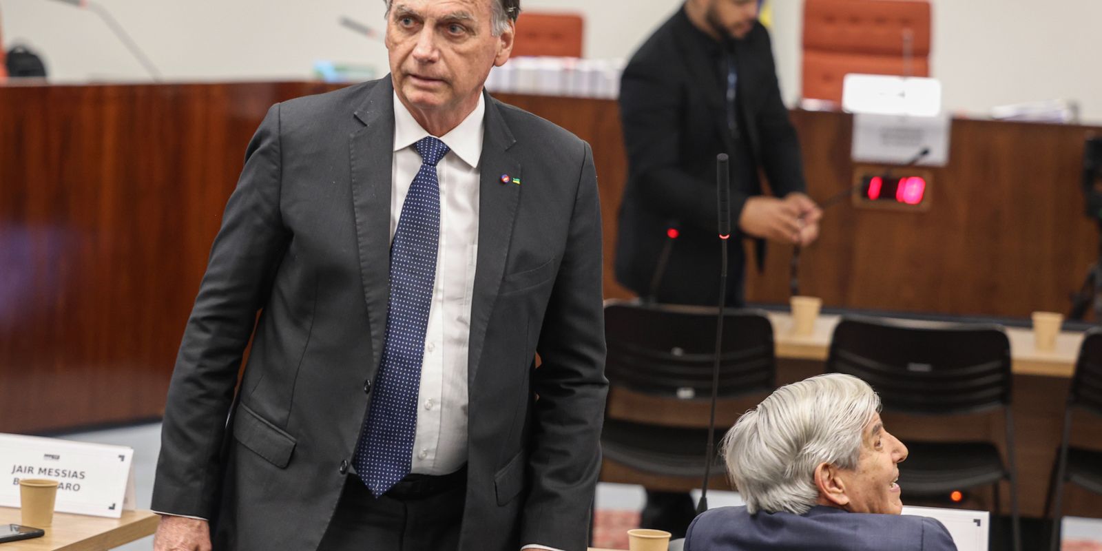 Recurso de Bolsonaro cita cerceamento da defesa e pede revisão de pena