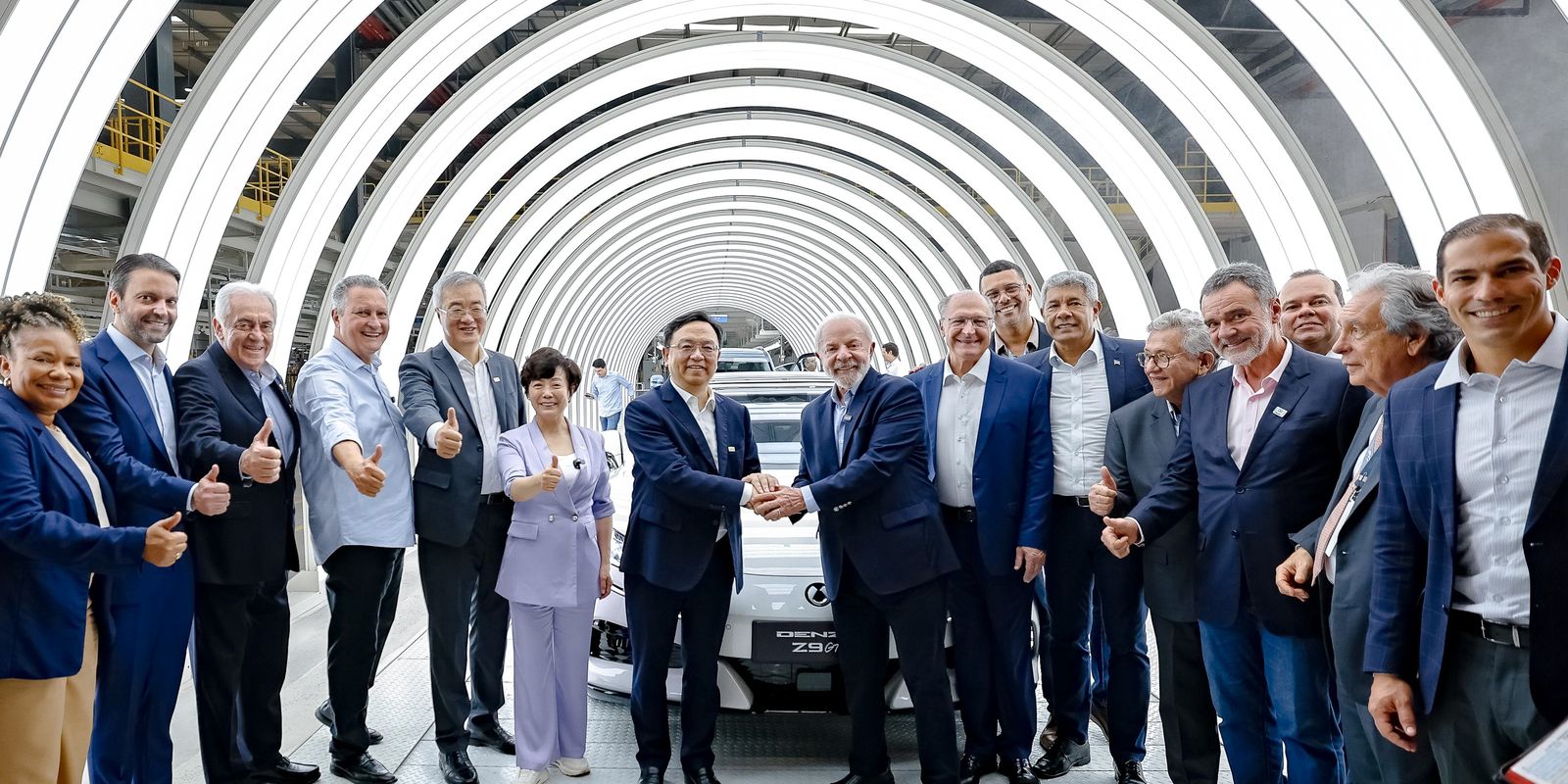 Nova fábrica de carros elétricos mostra confiança no Brasil, diz Lula