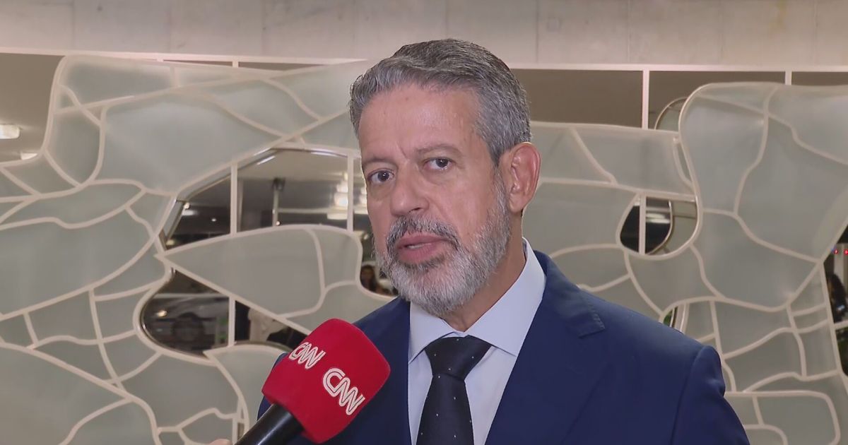 Quem ganha R$ 50 mil não é super-rico em país nenhum, diz Lira sobre IR