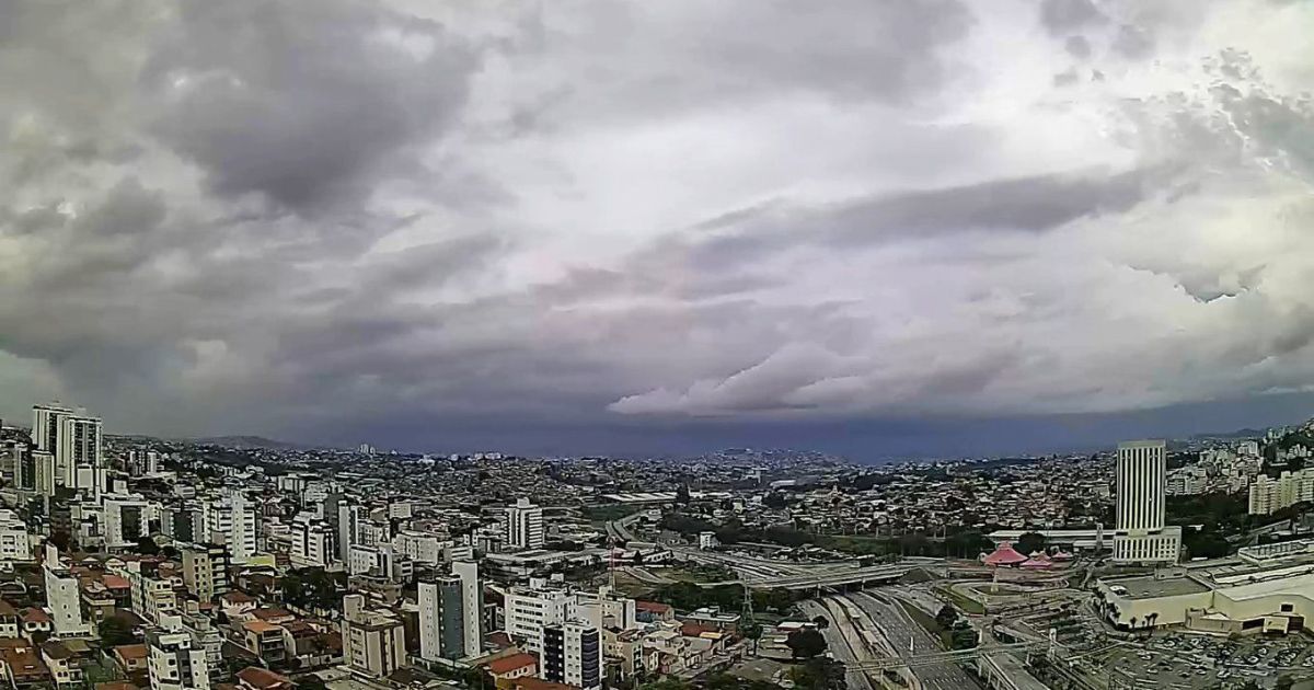 Defesa Civil alerta para chuvas fortes e rajadas de vento em BH