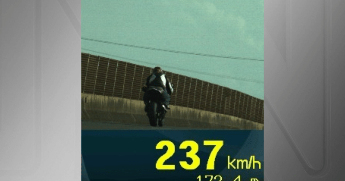 Motoqueiro é flagrado a 237 km/h pela PRF no Paraná