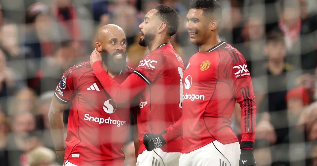 Com gols brasileiros, Manchester United vence Brighton e embala no Inglês