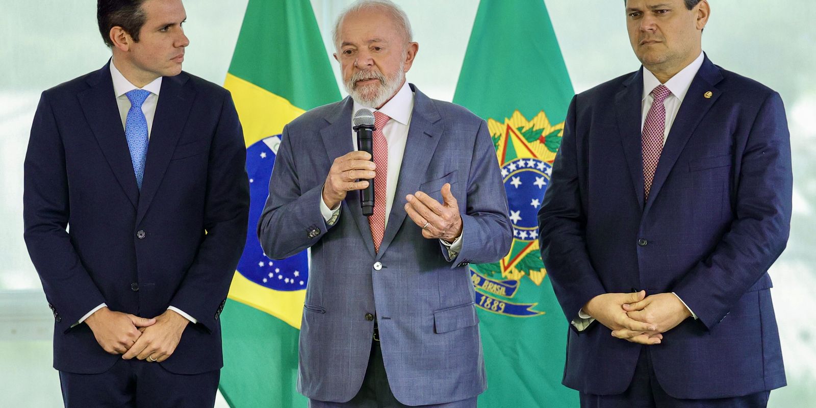 Lula discute pautas do governo em encontro com Motta e Alcolumbre