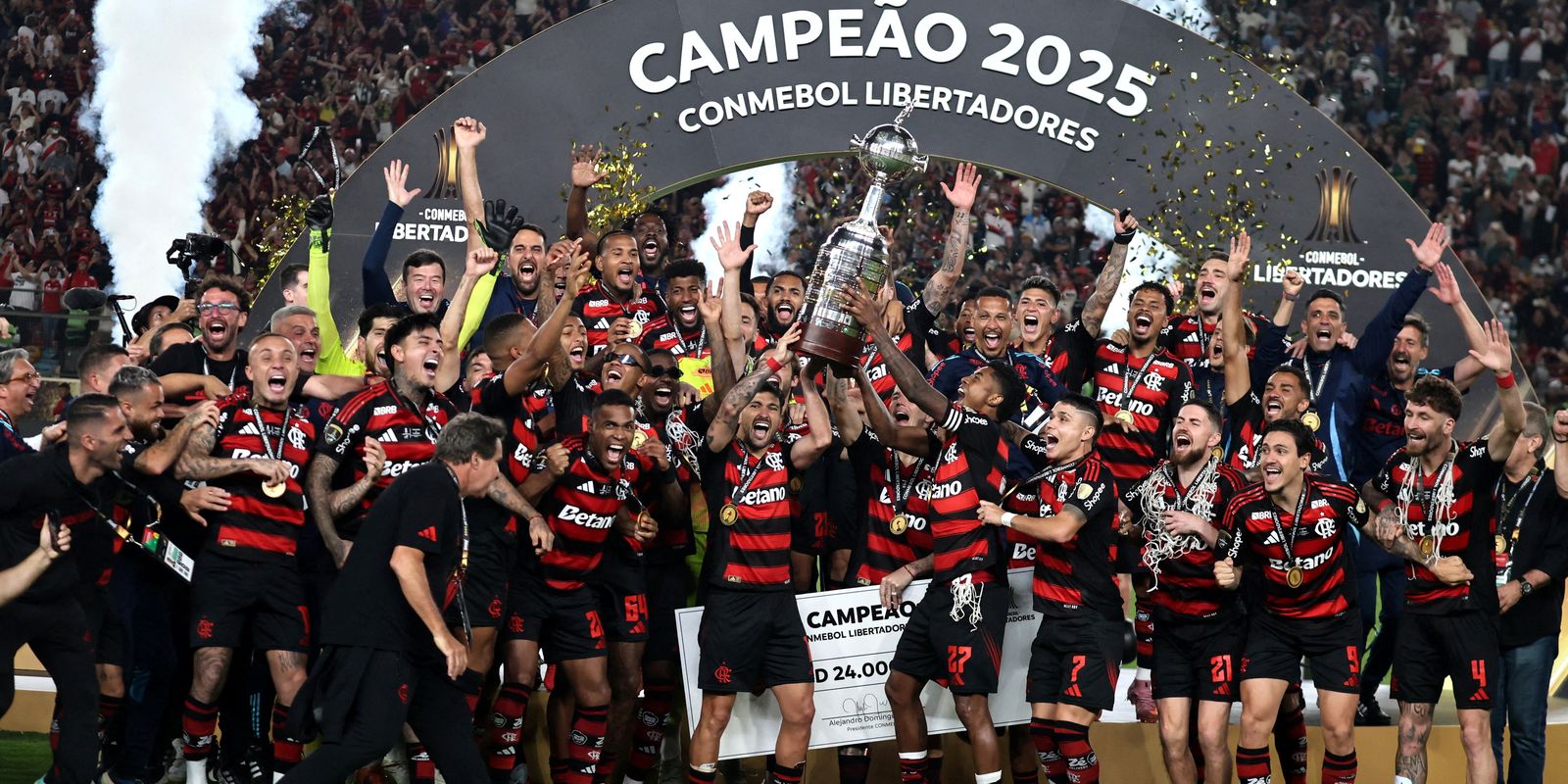 Flamengo vence Palmeiras e vira 1º brasileiro tetra da Libertadores