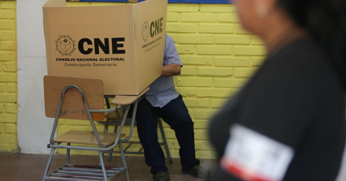 População de Honduras vota em eleição presidencial neste domingo (30)