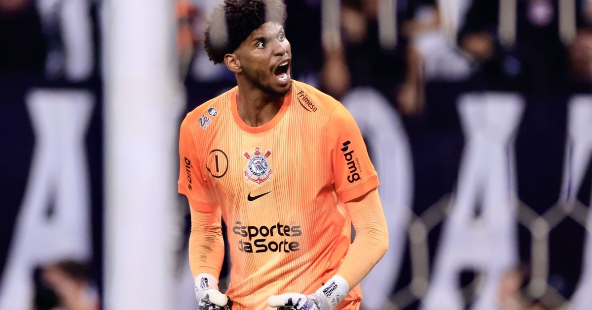 Hugo Souza atrai clubes de fora, mas Corinthians tem Copa como trunfo