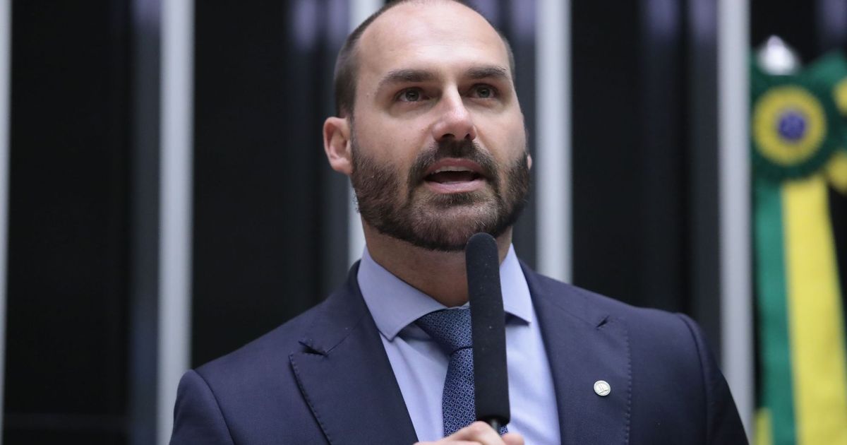 Eduardo Bolsonaro diz receber com “otimismo” conversa entre Trump e Lula