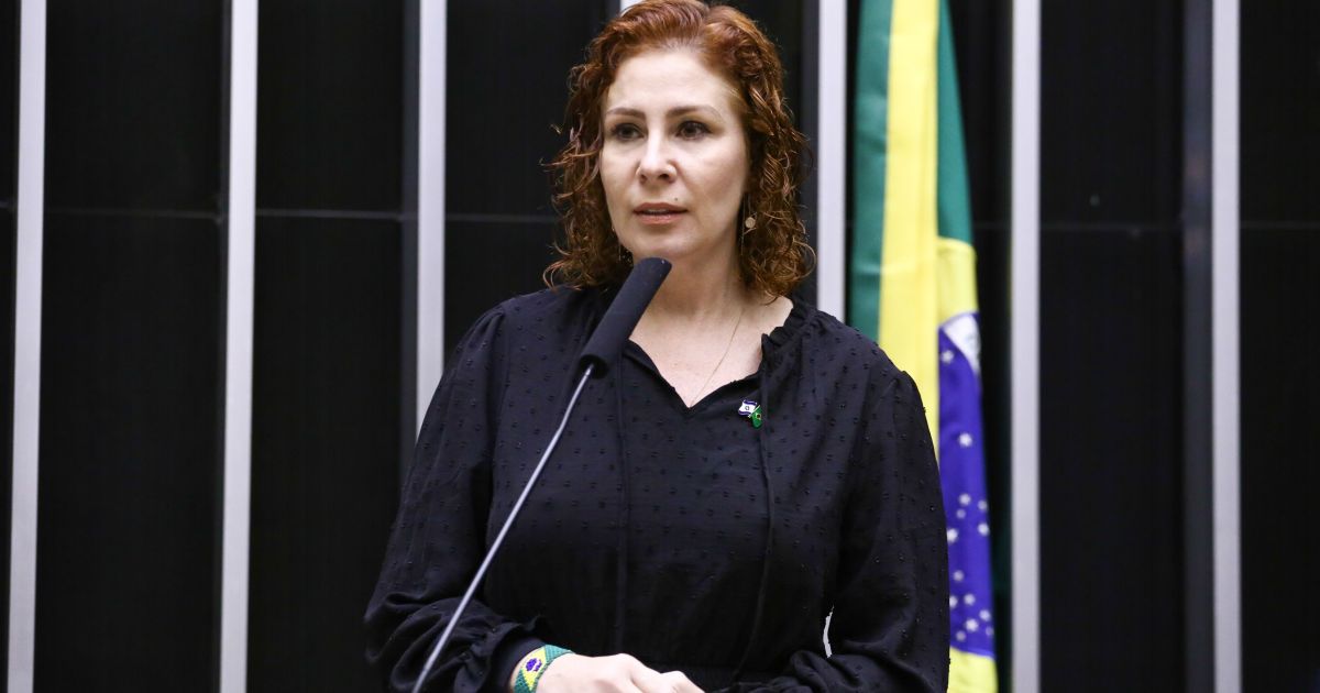 Câmara mantém mandato de Carla Zambelli
