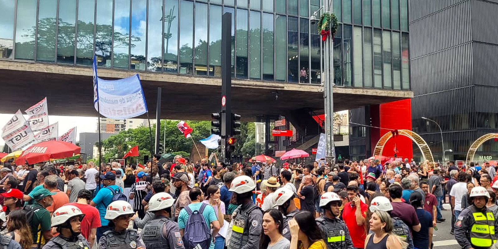 Em várias capitais, manifestantes vão às ruas contra PL da Dosimetria