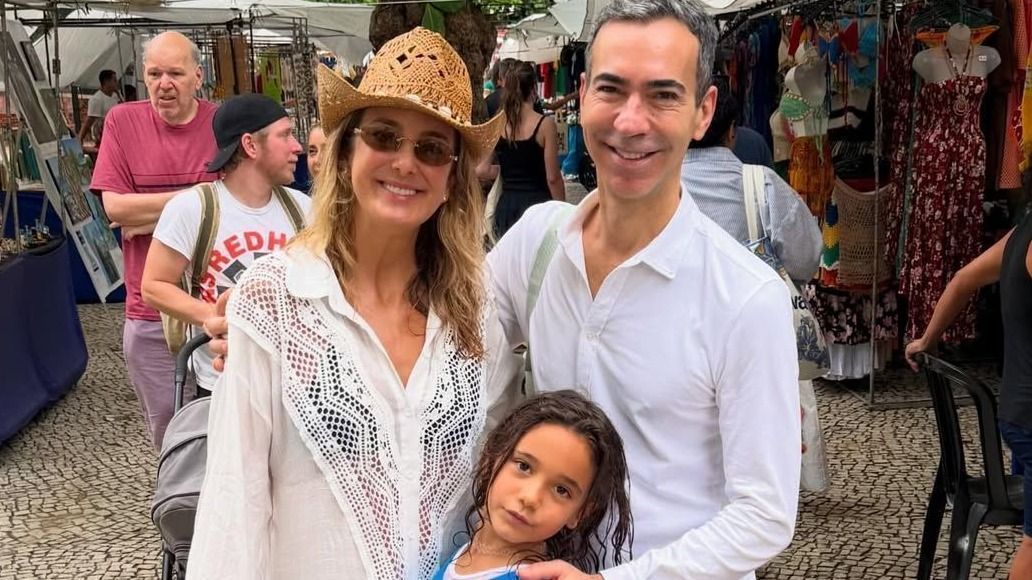 César Tralli curte dia de folga em passeio com a família em Ipanema
