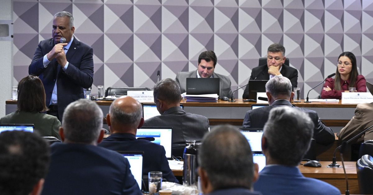 CPMI do INSS tem oitiva interrompida após depoente passar mal