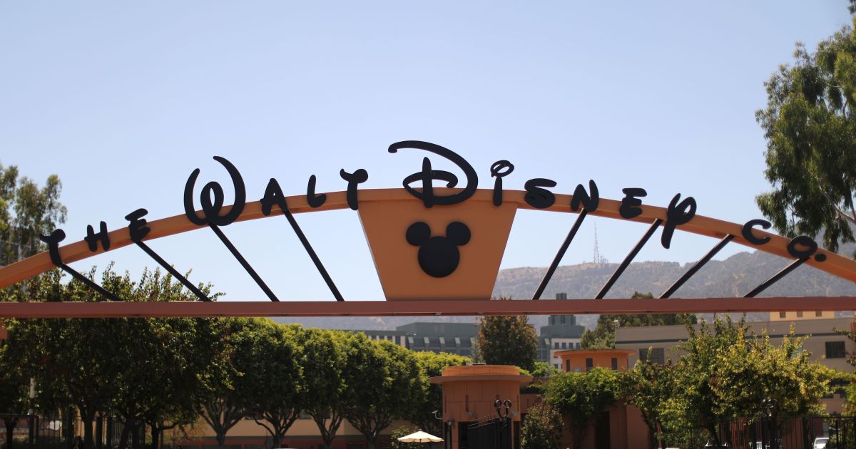 Ações da Disney caem 7% com redução de visitantes internacionais nos EUA
