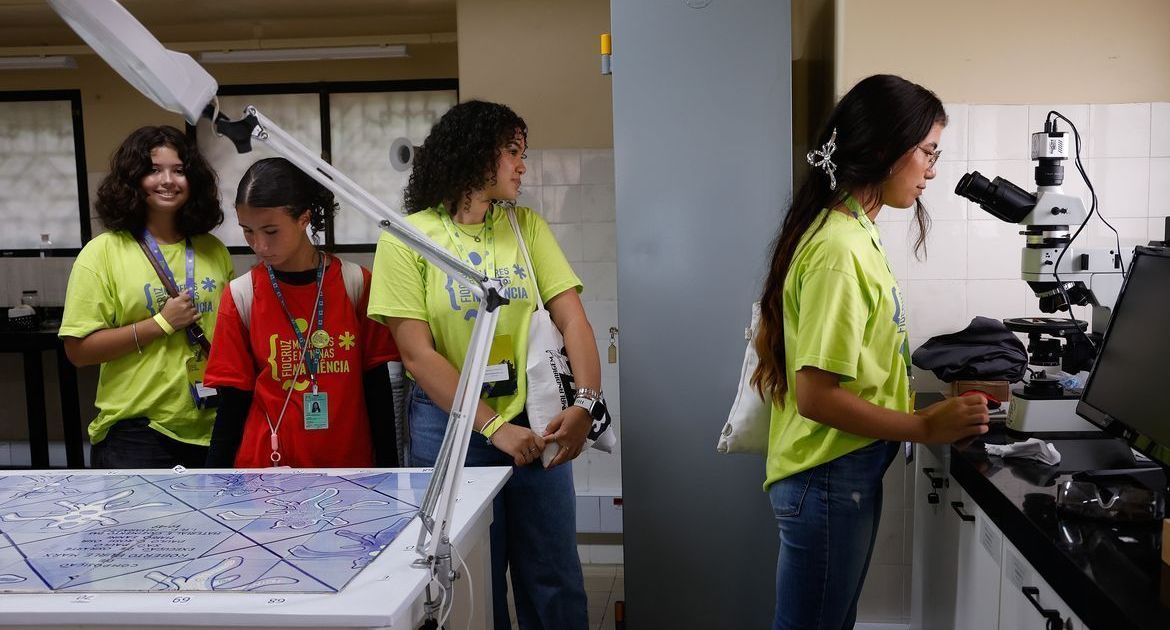 Imersão na Fiocruz inspira meninas a seguir carreira científica