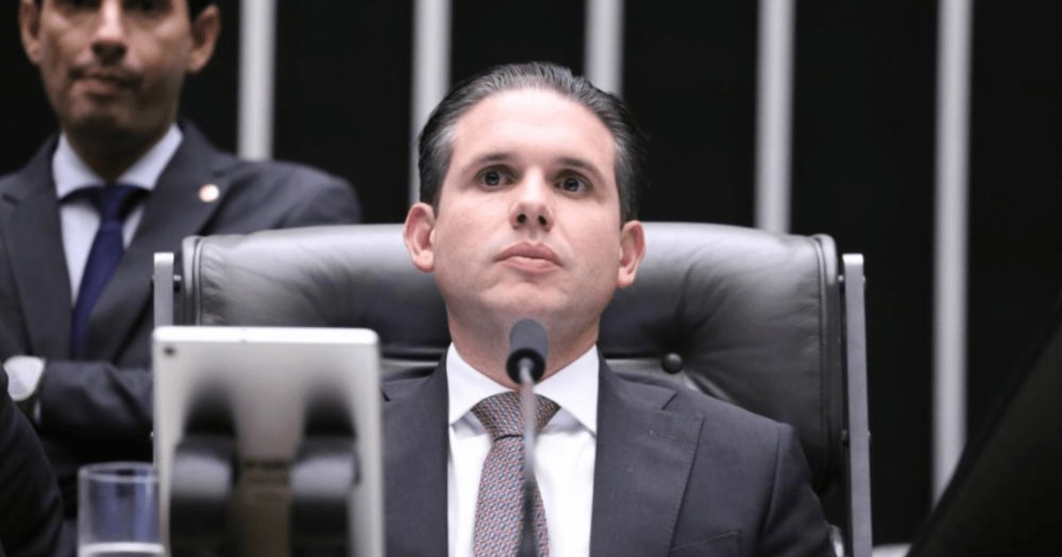 Após envio à CCJ, Hugo diz que debate sobre fim da escala 6×1 é “inadiável”