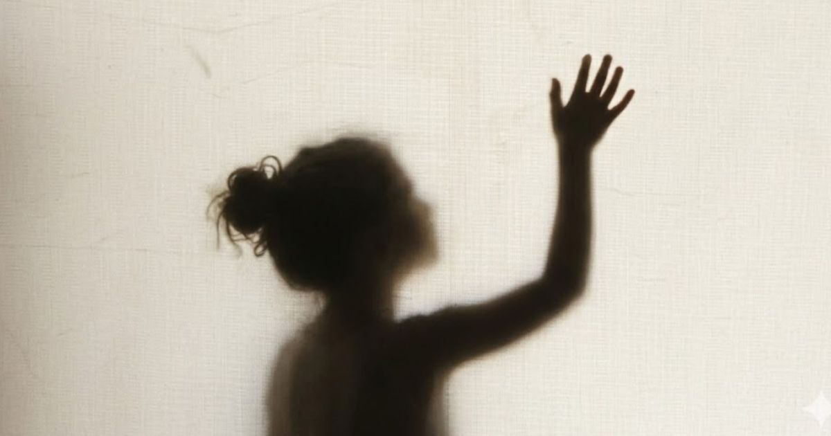 Menina é ajoelhada em caroços de feijão como “punição” e mãe é presa no ES