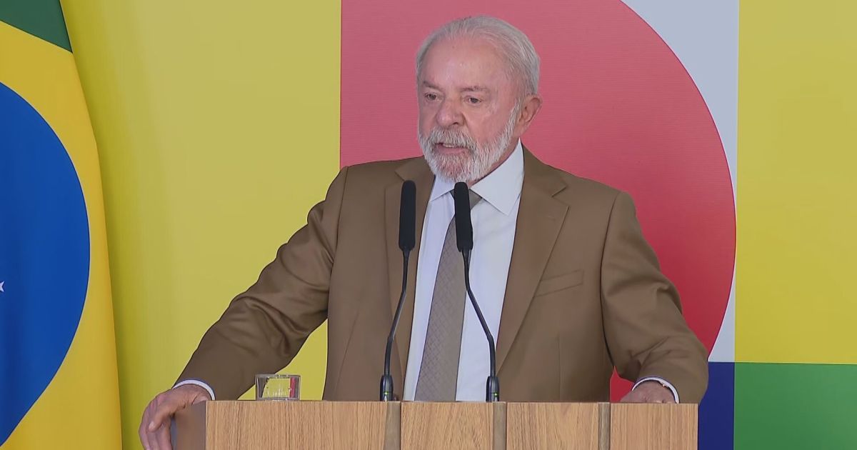 Gasolina aumentou porque muita gente tira proveito da desgraça, diz Lula