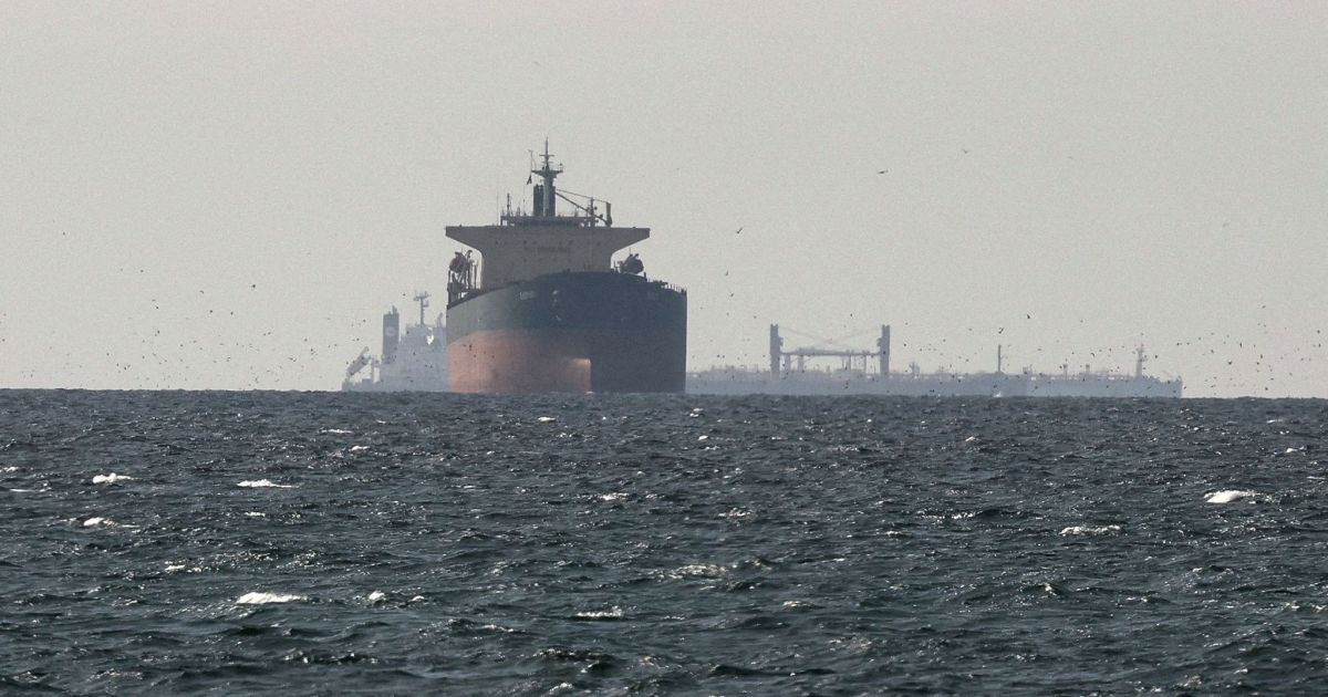 Irã continuará cobrando taxa pela passagem segura por Ormuz, diz autoridade