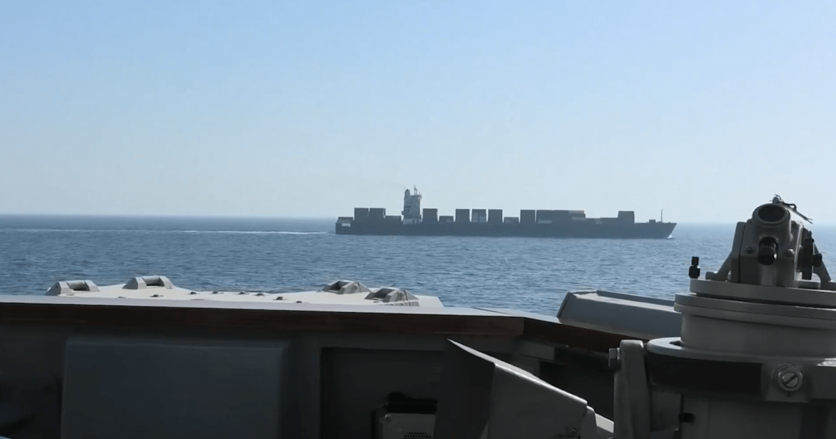 Irã ameaça retaliação aos EUA por ataque a navio cargueiro; entenda