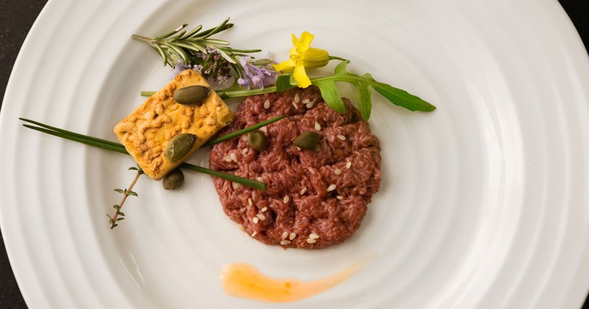 Carne cultivada avança mas enfrenta desafios globais