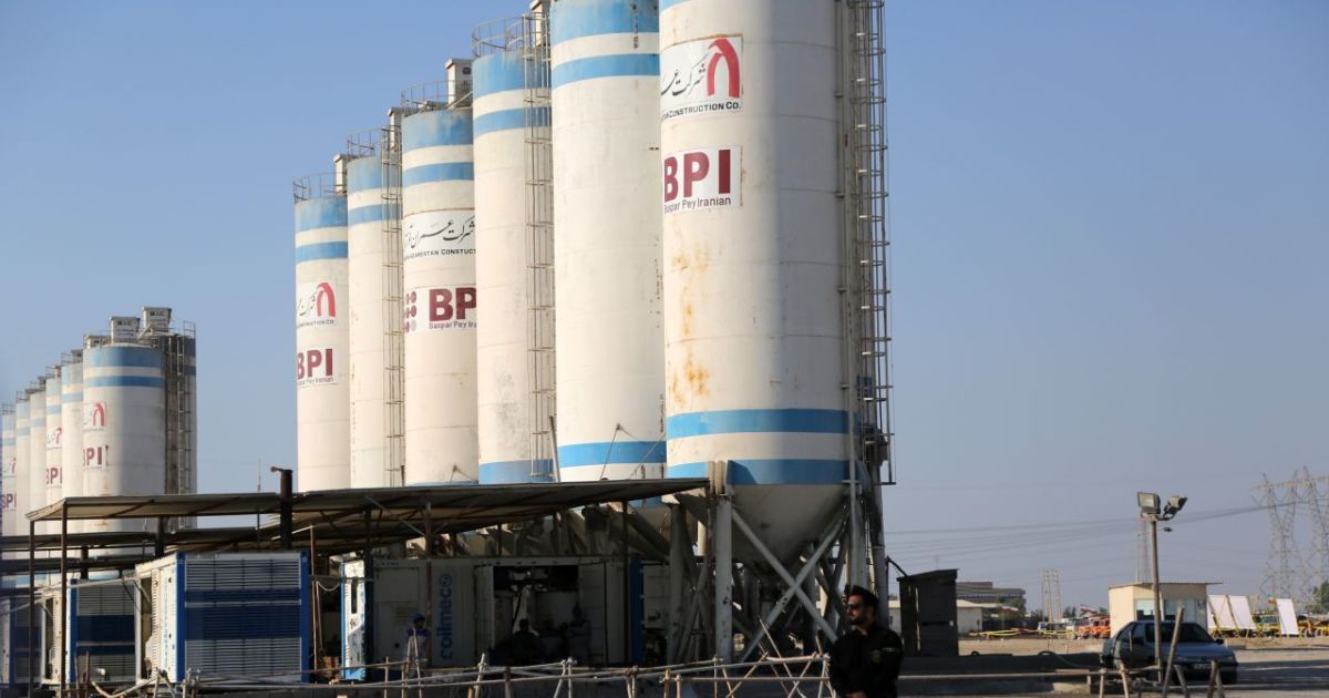 Projétil mata uma pessoa próxima a usina nuclear no Irã