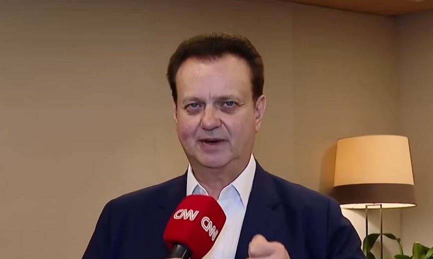 Caiado tem mais chance de tirar voto de Flávio que Leite, diz Kassab