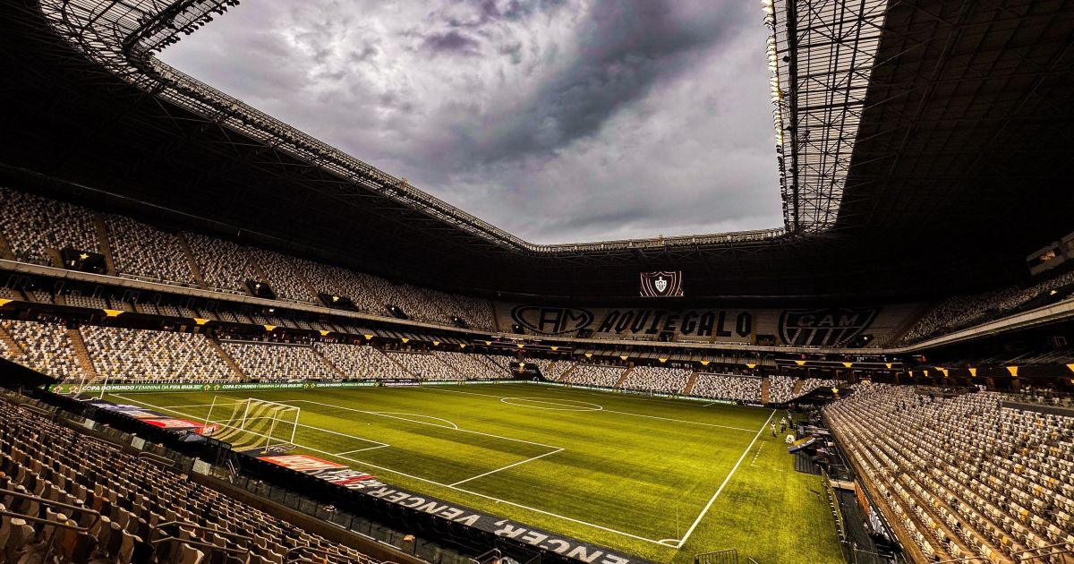 Em lados opostos, Atlético-MG e Flamengo se enfrentam pelo Brasileiro