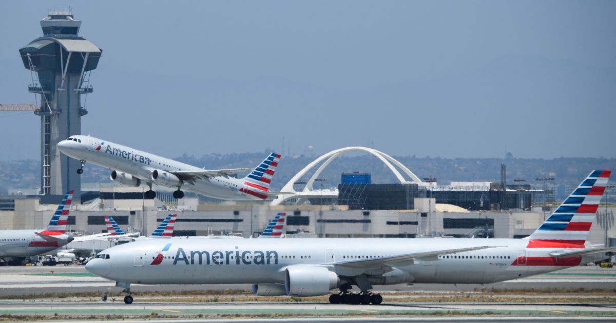 American Airlines reduz previsão para 2026 devido a custos com combustível