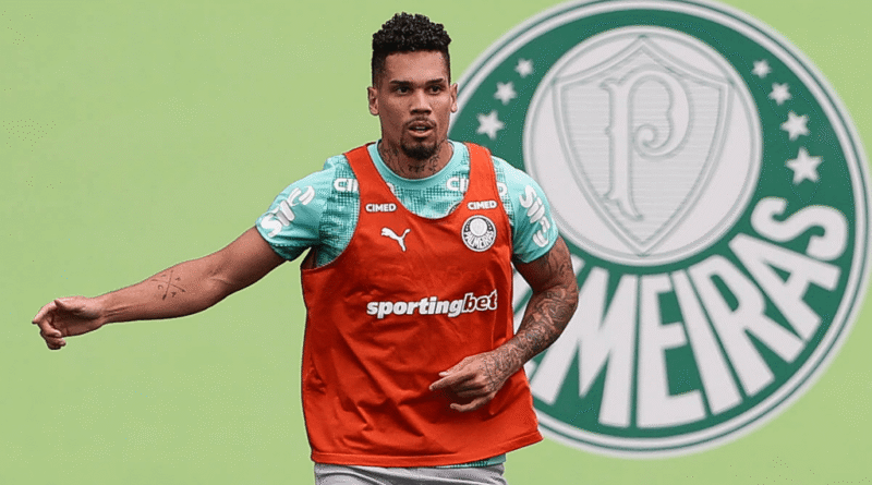 Paulinho volta a ser relacionado e pode atuar pelo Palmeiras após 302 dias