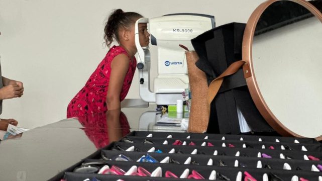 Mais de 60 famílias são beneficiadas por projeto que cuida da saúde visual de estudantes em Mucuri