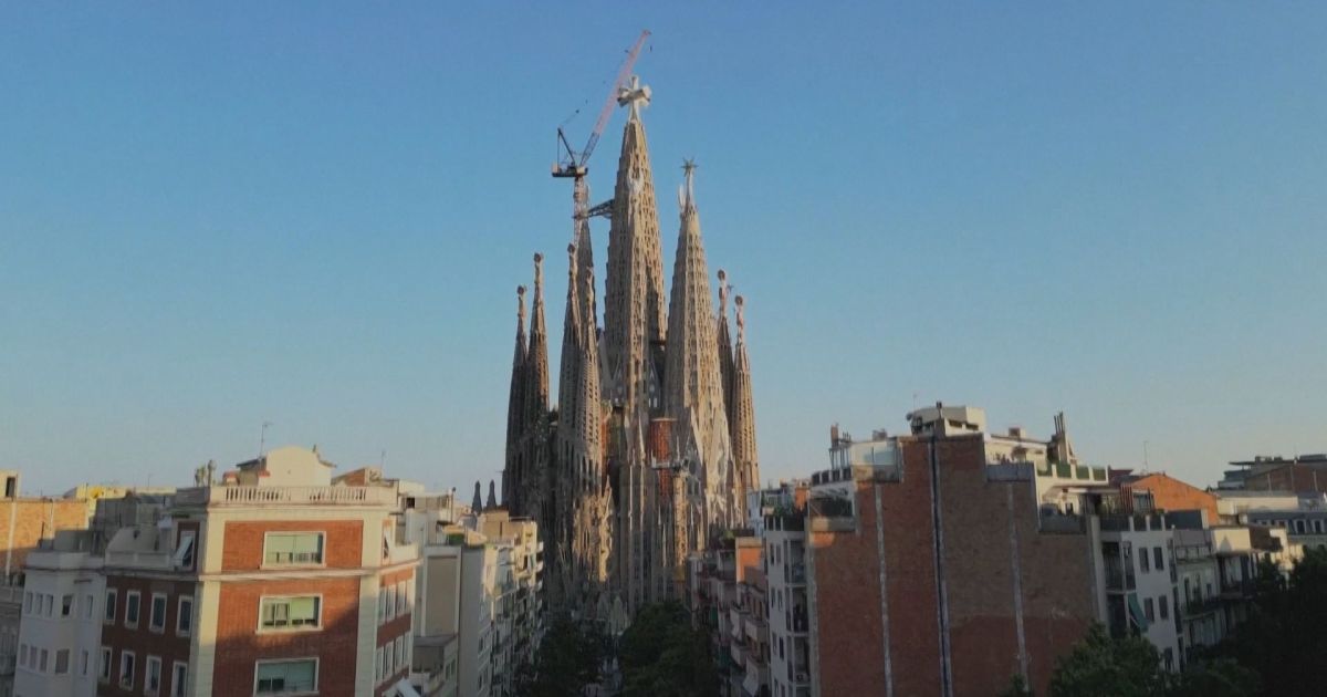 Papa Leão vai inaugurar torre da Sagrada Família nesta quarta-feira (10)