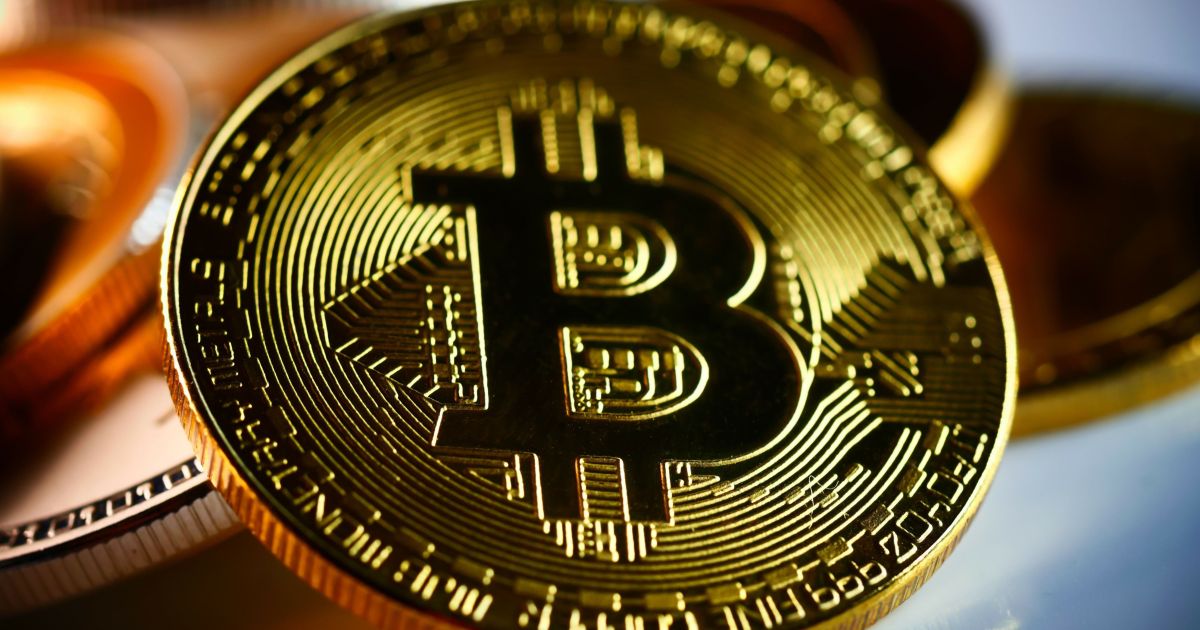 Bitcoin opera em baixa com com cautela por decisão do Fed