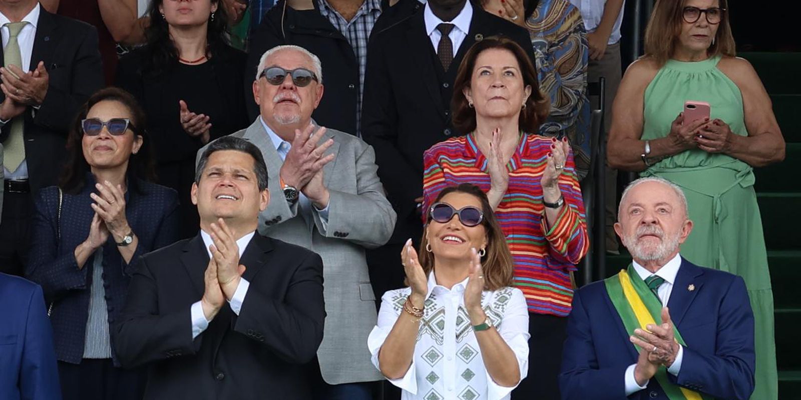 Começa o desfile cívico-militar do Dia da Independência em Brasília