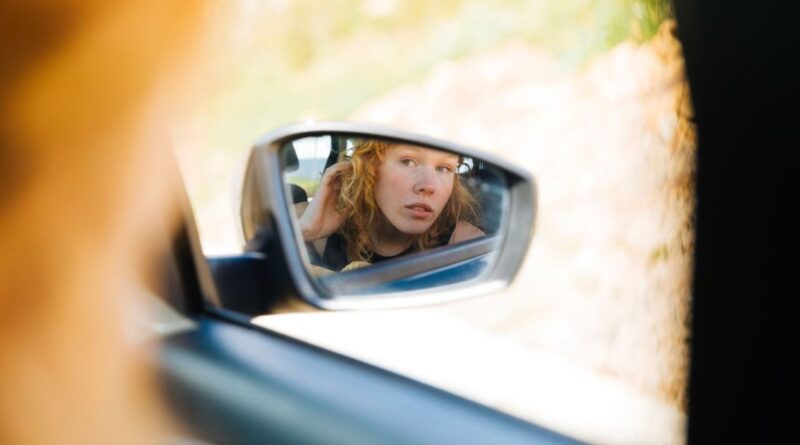 Por que sempre olhamos o nosso reflexo no espelho? A psicologia explica Por que sempre olhamos o nosso reflexo no espelho? A psicologia explica