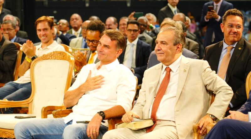 Flávio passa domingo reunido com prefeitos e vereadores de São Paulo Flávio passa domingo reunido com prefeitos e vereadores de São Paulo