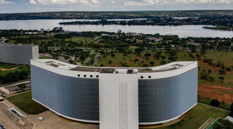 TSE determina isonomia após IA da Meta barrar imagens de Lula