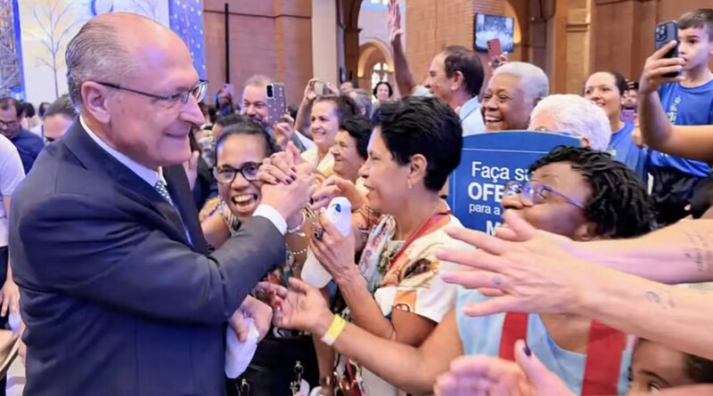 Em Aparecida, Alckmin pede isenção da Justiça Eleitoral