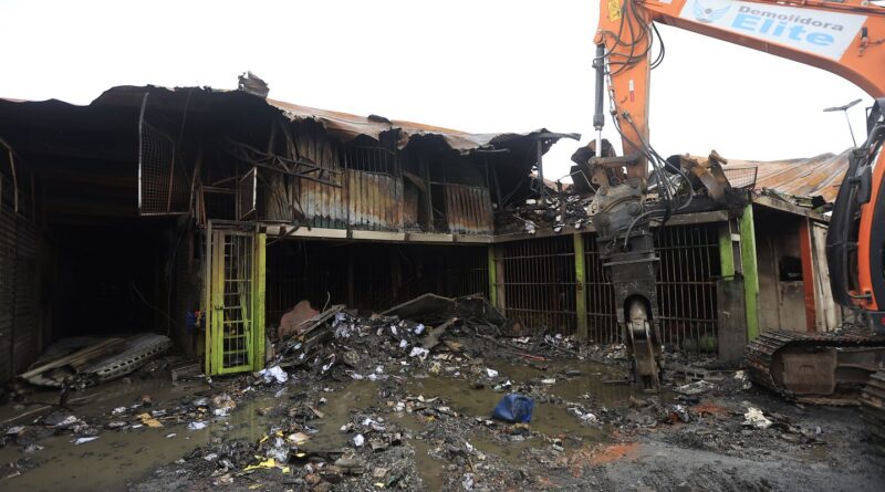 Ceagesp constrói estrutura provisória para atingidos por incêndio Ceagesp constrói estrutura provisória para atingidos por incêndio