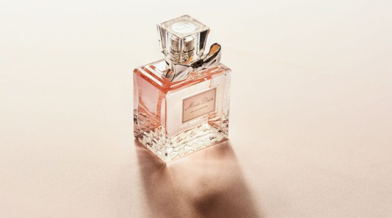 Mesmo perfume, cheiros diferentes: entenda como isso acontece Mesmo perfume, cheiros diferentes: entenda como isso acontece