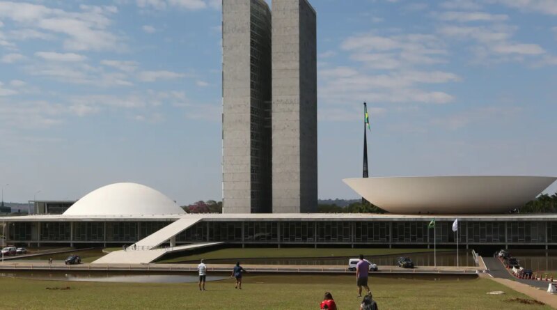 Calendário especial pode acelerar votação da PEC do fim da escala 6×1