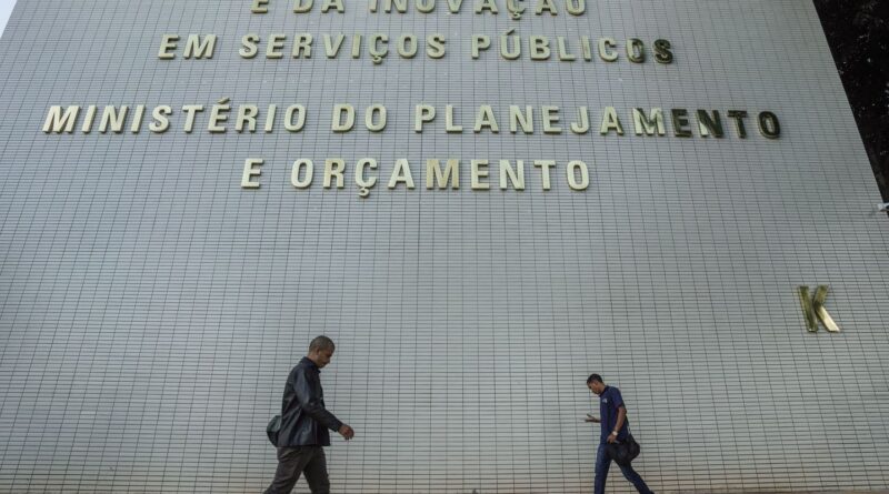 Governo pretende realocar R$ 20 bilhões no Orçamento de 2027